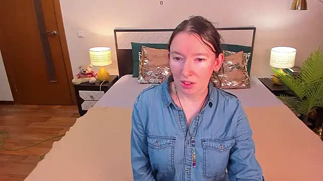 CatherineWalls online show from May 18, 4:18 am