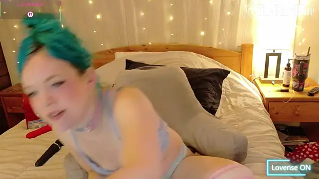 thetinyblue online show from February 10, 6:12 pm