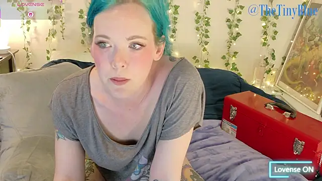thetinyblue online show from April 27, 4:38 pm