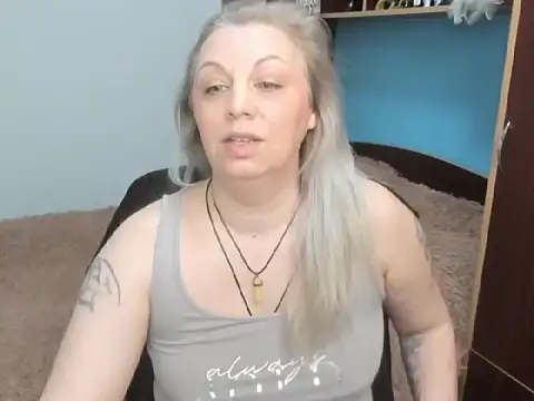 Snapshot of BroklynRydes chatting on April 3, 9:35 pm BroklynRydes online show from April 3, 9:35 pm