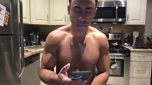 BigGuyMuscle online show from February 4, 10:45 pm