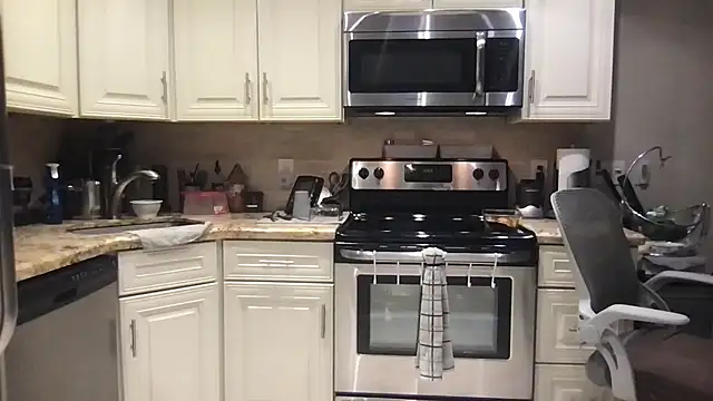 Snapshot of BigGuyMuscle chatting on September 24, 3:54 am BigGuyMuscle online show from September 24, 3:54 am