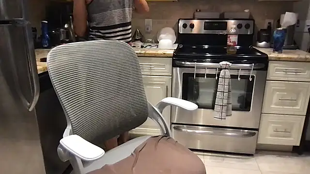 Snapshot of BigGuyMuscle chatting on September 25, 4:11 pm BigGuyMuscle online show from September 25, 4:11 pm