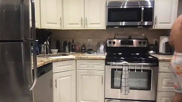 Snapshot of BigGuyMuscle chatting on September 28, 5:40 pm BigGuyMuscle online show from September 28, 5:40 pm