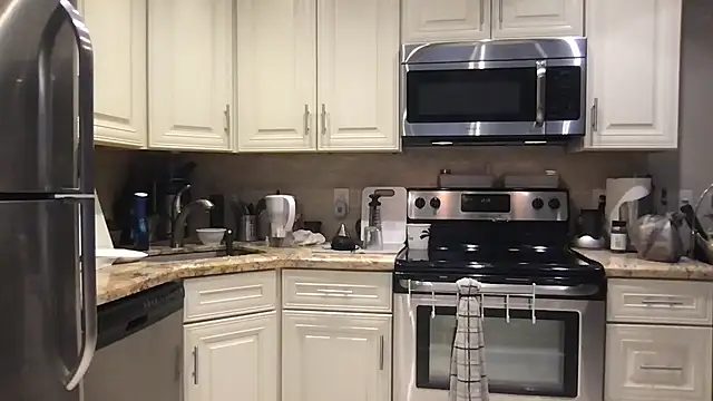 Snapshot of BigGuyMuscle chatting on October 1, 5:19 pm BigGuyMuscle online show from October 1, 5:19 pm