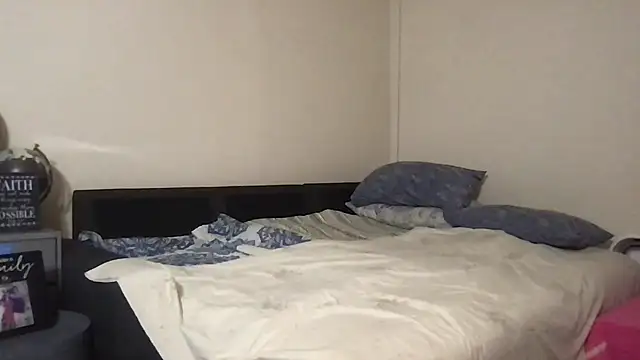 Snapshot of BigGuyMuscle chatting on October 27, 11:41 pm BigGuyMuscle online show from October 27, 11:41 pm