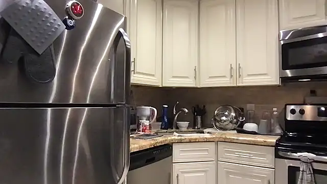 Snapshot of BigGuyMuscle chatting on October 31, 10:44 pm BigGuyMuscle online show from October 31, 10:44 pm