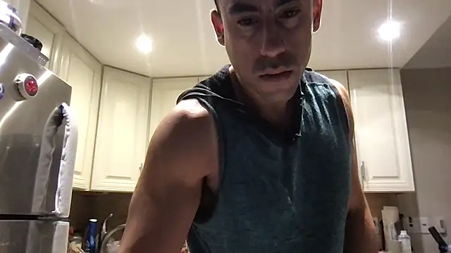 BigGuyMuscle online show from December 22, 1:24 am