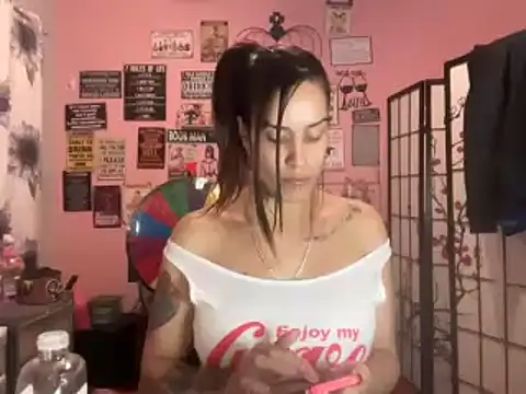 latinacubana online show from December 15, 3:24 am