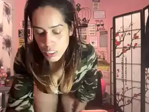 latinacubana online show from December 15, 6:29 am