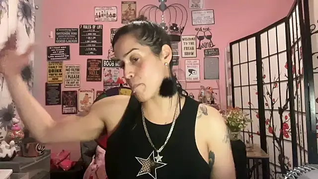 latinacubana online show from February 1, 7:15 am