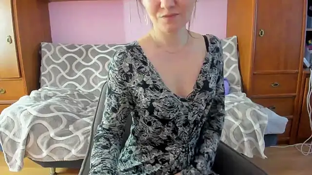 Snapshot of HolmesAriana chatting on March 1, 1:07 pm HolmesAriana online show from March 1, 1:07 pm