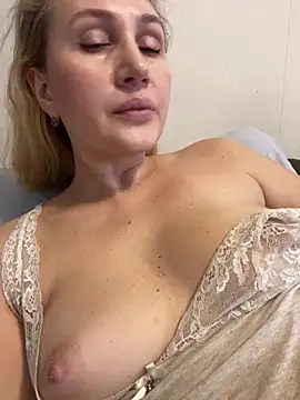 YourBlondee online show from December 12, 5:20 am