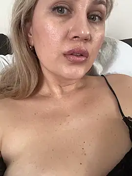 YourBlondee online show from March 7, 6:24 am