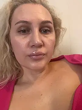 Snapshot of YourBlondee chatting on March 10, 4:06 am YourBlondee online show from March 10, 4:06 am