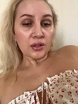 Snapshot of YourBlondee chatting on March 11, 3:34 am YourBlondee online show from March 11, 3:34 am