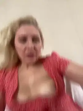 Snapshot of YourBlondee chatting on March 26, 3:34 am YourBlondee online show from March 26, 3:34 am