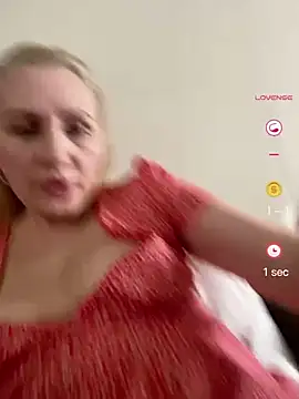 Snapshot of YourBlondee chatting on April 26, 11:08 am YourBlondee online show from April 26, 11:08 am