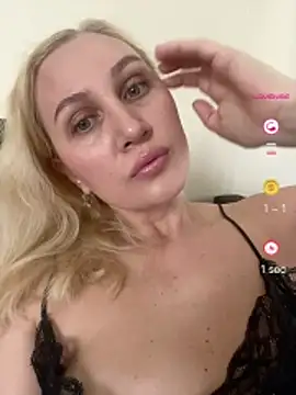 Snapshot of YourBlondee chatting on May 6, 3:57 am YourBlondee online show from May 6, 3:57 am