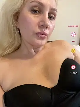 Snapshot of YourBlondee chatting on May 8, 3:34 am YourBlondee online show from May 8, 3:34 am