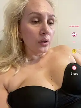 Snapshot of YourBlondee chatting on May 16, 10:58 am YourBlondee online show from May 16, 10:58 am