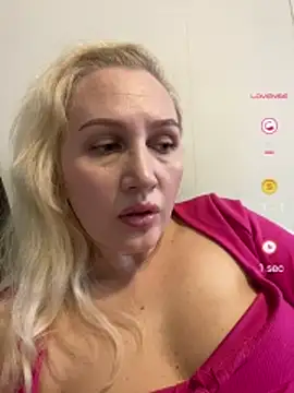 Snapshot of YourBlondee chatting on May 21, 6:09 am YourBlondee online show from May 21, 6:09 am