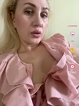Snapshot of YourBlondee chatting on May 26, 3:57 am YourBlondee online show from May 26, 3:57 am
