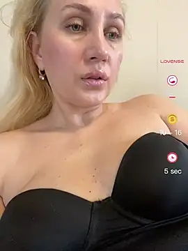 Snapshot of YourBlondee chatting on May 29, 3:37 am YourBlondee online show from May 29, 3:37 am