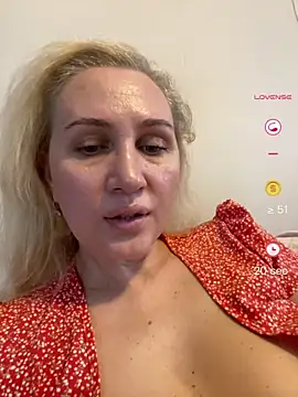 Snapshot of YourBlondee chatting on June 4, 12:33 pm YourBlondee online show from June 4, 12:33 pm