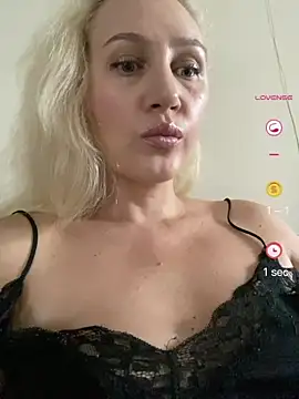 YourBlondee online show from July 25, 12:20 am