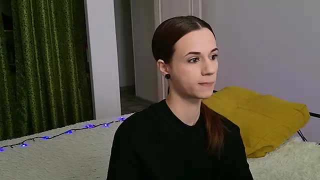 Snapshot of ItsAlisia chatting on February 23, 6:44 am ItsAlisia online show from February 23, 6:44 am