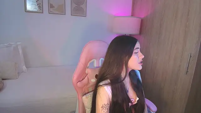 Snapshot of iriswest_ chatting on September 27, 11:21 pm iriswest online show from September 27, 11:21 pm