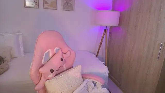 Snapshot of iriswest_ chatting on October 10, 11:04 pm iriswest online show from October 10, 11:04 pm