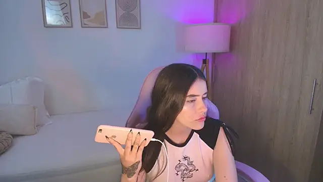 Snapshot of iriswest_ chatting on October 14, 12:44 am iriswest online show from October 14, 12:44 am