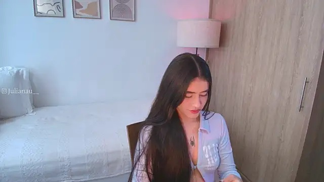 Snapshot of iriswest_ chatting on October 19, 7:36 pm iriswest online show from October 19, 7:36 pm