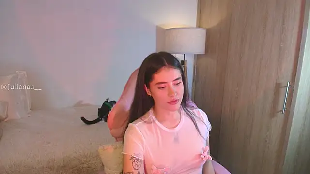 Snapshot of iriswest_ chatting on November 8, 11:25 pm iriswest online show from November 8, 11:25 pm