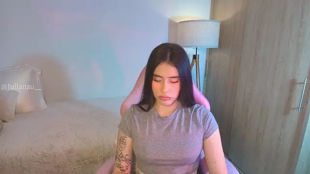 Snapshot of iriswest_ chatting on November 11, 12:10 am iriswest online show from November 11, 12:10 am