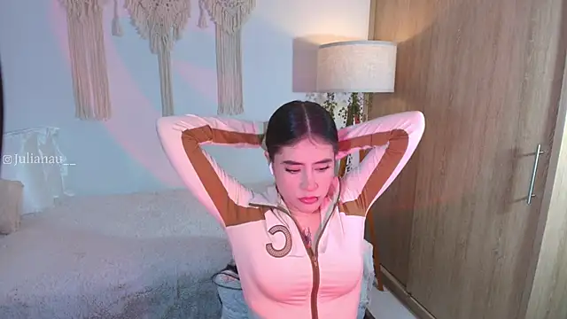 Snapshot of iriswest_ chatting on November 14, 12:31 am iriswest online show from November 14, 12:31 am