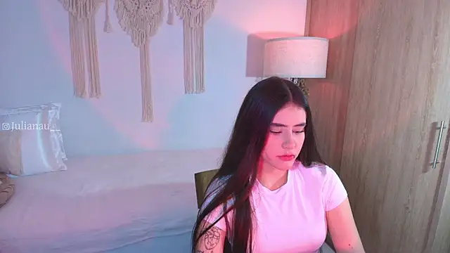 Snapshot of iriswest_ chatting on November 17, 12:38 am iriswest online show from November 17, 12:38 am