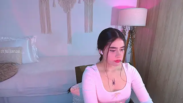 Snapshot of iriswest_ chatting on November 17, 11:32 pm iriswest online show from November 17, 11:32 pm