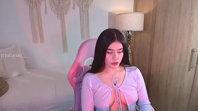 Snapshot of iriswest_ chatting on December 2, 1:33 am iriswest online show from December 2, 1:33 am