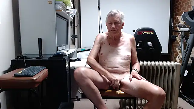 Snapshot of unclek23 chatting on December 20, 10:50 pm unclek23 online show from December 20, 10:50 pm