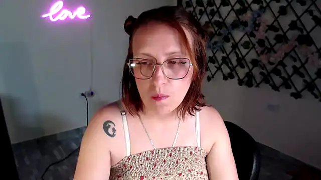 Snapshot of kittykalor09 chatting on April 17, 2:03 am kittykalor09 online show from April 17, 2:03 am
