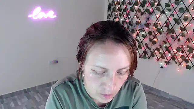 Snapshot of kittykalor09 chatting on May 4, 7:32 pm kittykalor09 online show from May 4, 7:32 pm