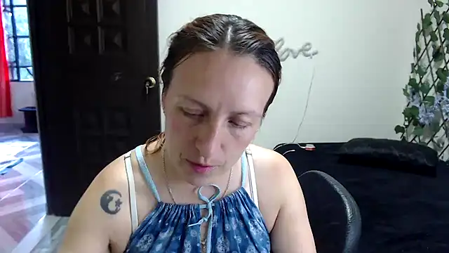 Snapshot of kittykalor09 chatting on June 21, 9:39 pm kittykalor09 online show from June 21, 9:39 pm