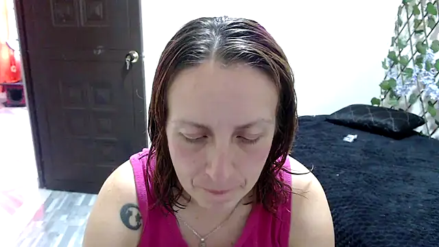 Snapshot of kittykalor09 chatting on June 23, 9:35 pm kittykalor09 online show from June 23, 9:35 pm