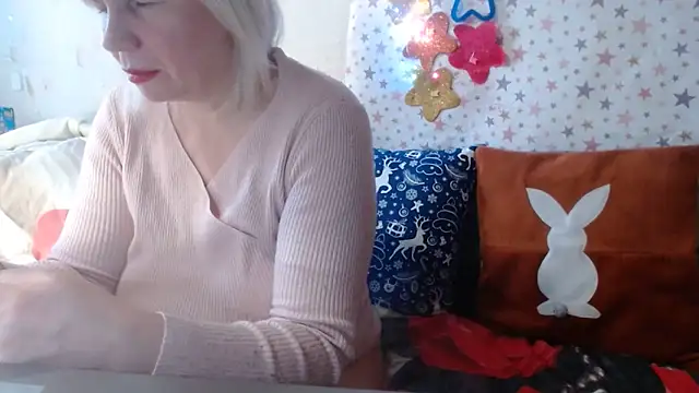 Snapshot of QueenLana chatting on February 16, 7:48 am QueenLana online show from February 16, 7:48 am