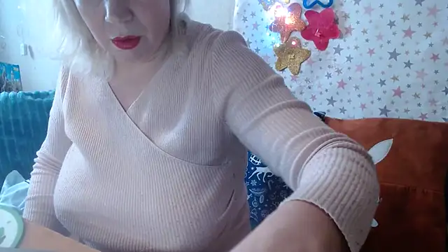 Snapshot of QueenLana chatting on February 17, 9:39 am QueenLana online show from February 17, 9:39 am