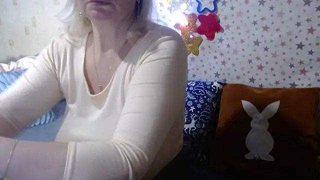 Snapshot of QueenLana chatting on February 20, 7:03 pm QueenLana online show from February 20, 7:03 pm