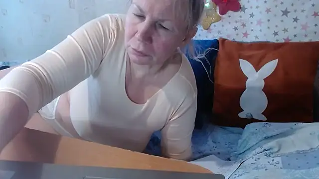 Snapshot of QueenLana chatting on March 6, 5:48 am QueenLana online show from March 6, 5:48 am